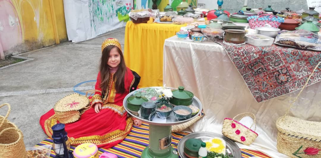 نمایشگاه غذاهای محلی دانش آموزان باران اندیشه به مناسبت روز رشت